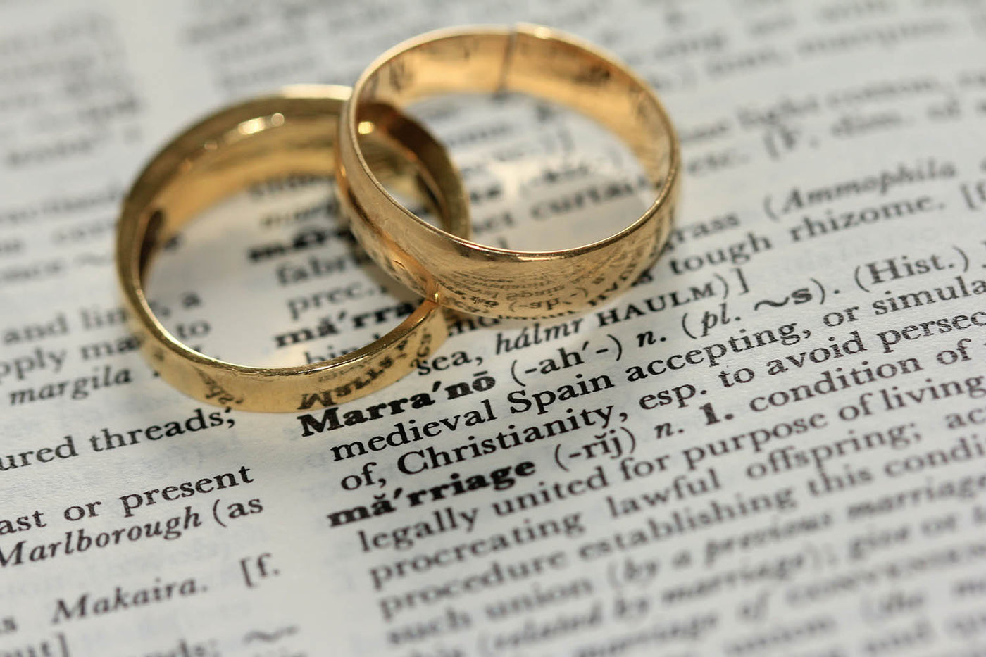 Wedding Anniversary Gifts and Names for the First 10 Anniversaries (UK traditional names)